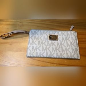 Michael Kors - wristlet clutch - used - very good condition